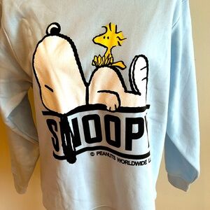 NWOT Light Blue Peanuts Sweatshirt Featuring Snoopy and Woodstock